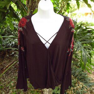 American Eagle Embroidered Rose Womens Long flowing Sleeves Top